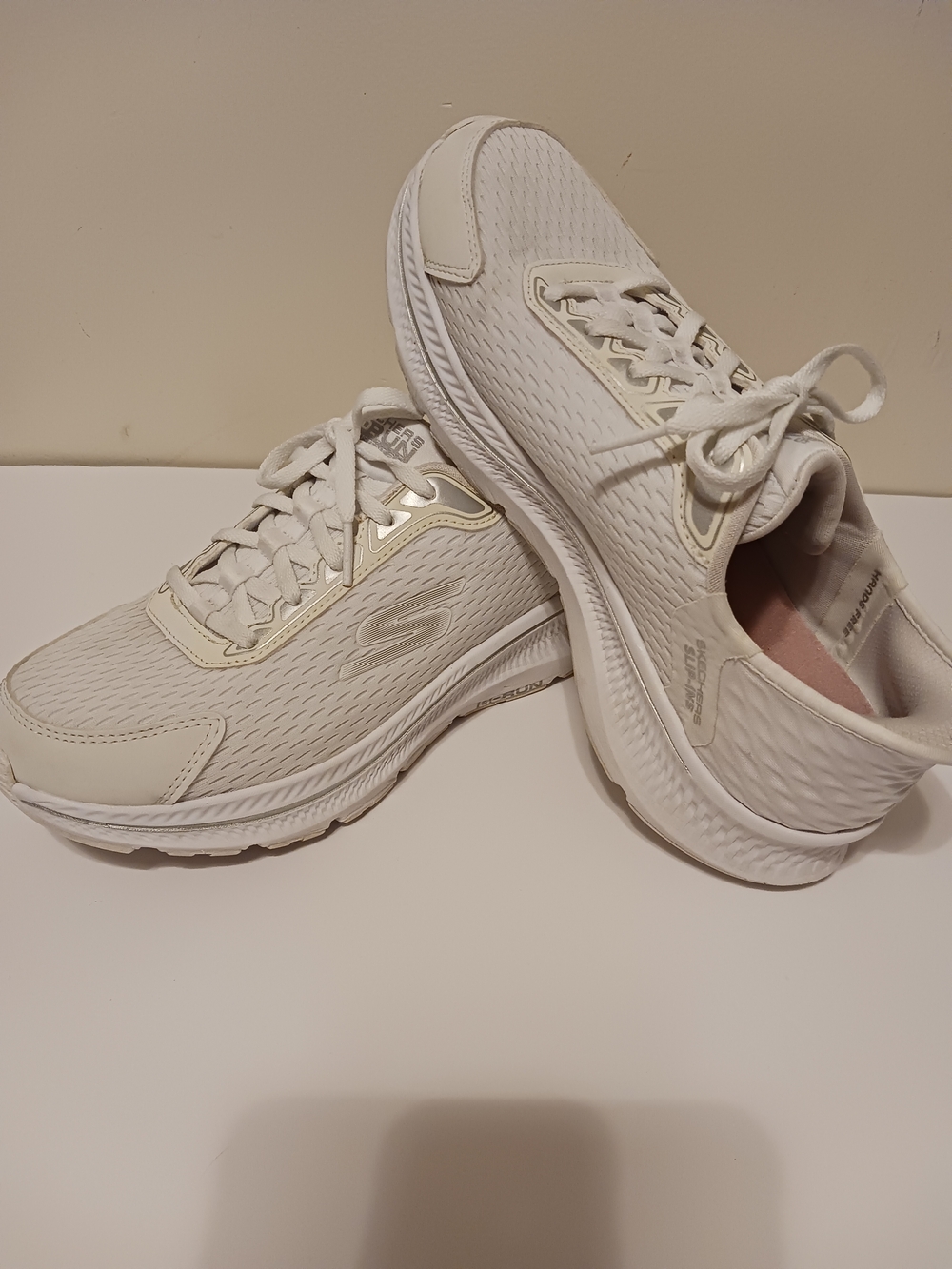 Skechers Slip-Ins GoRun White Women's Athletic Lace-Up Sneakers - Picture 10 of 10